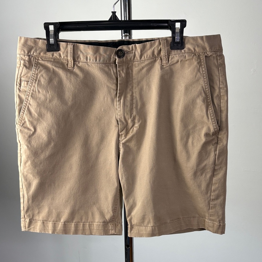Men’s khaki shorts 34